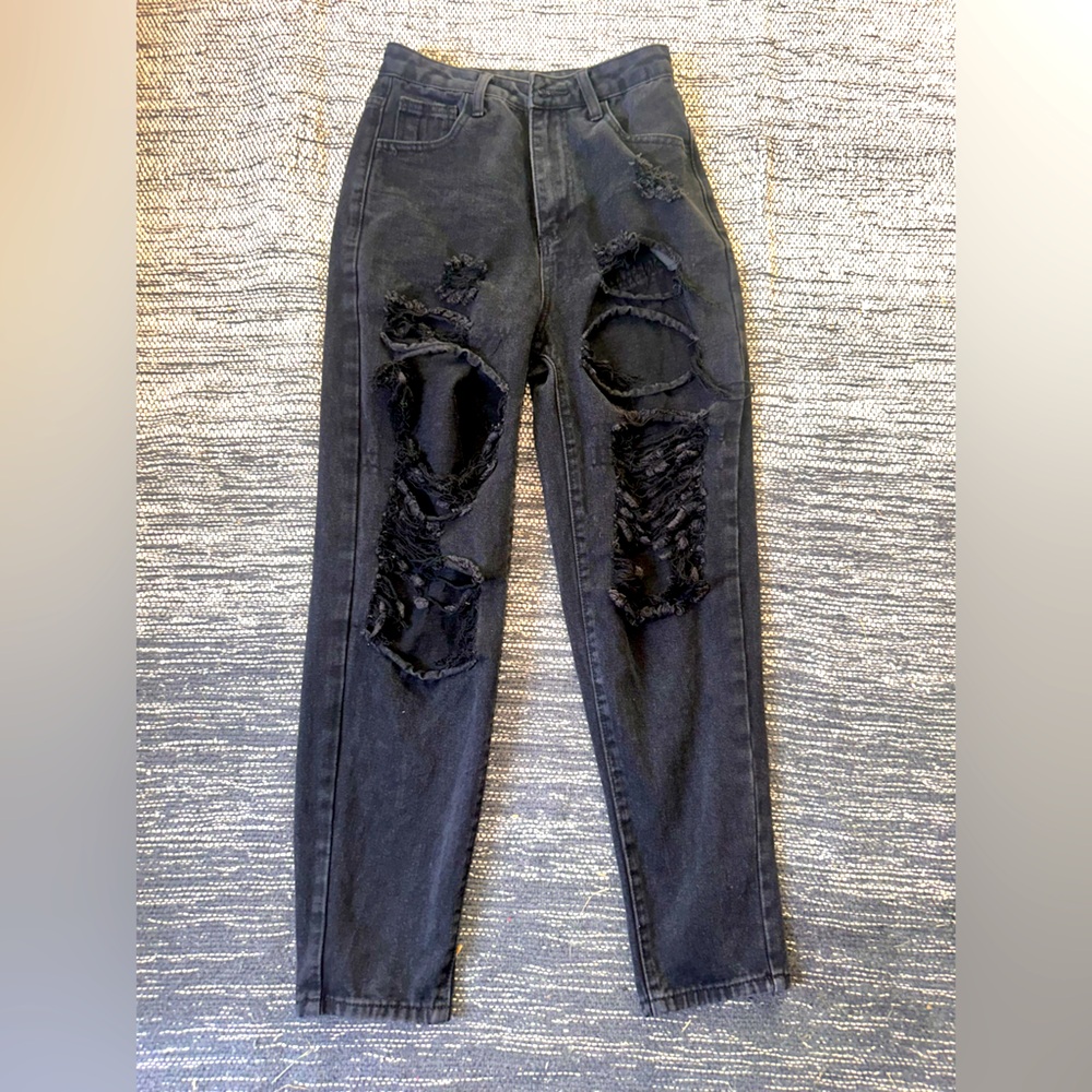 Black Skinny Pants with Distressed Details petite XS